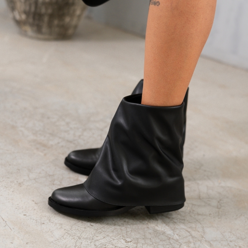 Bota Capa Cano Curto Preto "DEMI" 1732DB