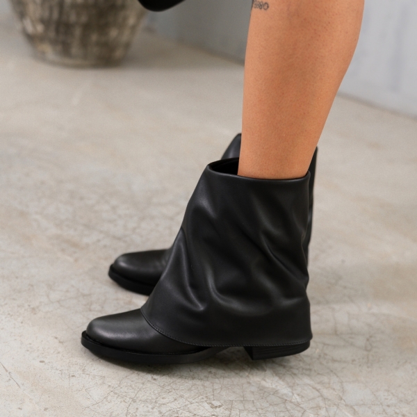 Bota Capa Cano Curto Preto "DEMI" 1732DB