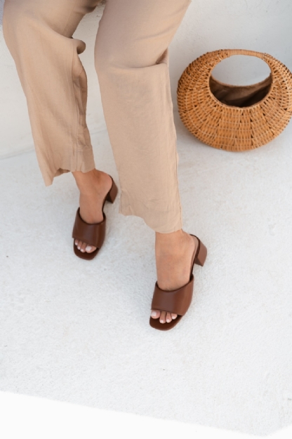 Tamanco Mule Salto Bloco Marrom "SOFI" 302DB