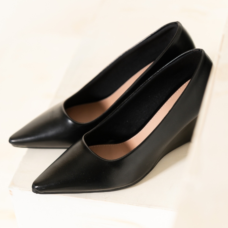 Sapato Scarpin Bico Fino Preto "MARGÔ" 1318DB