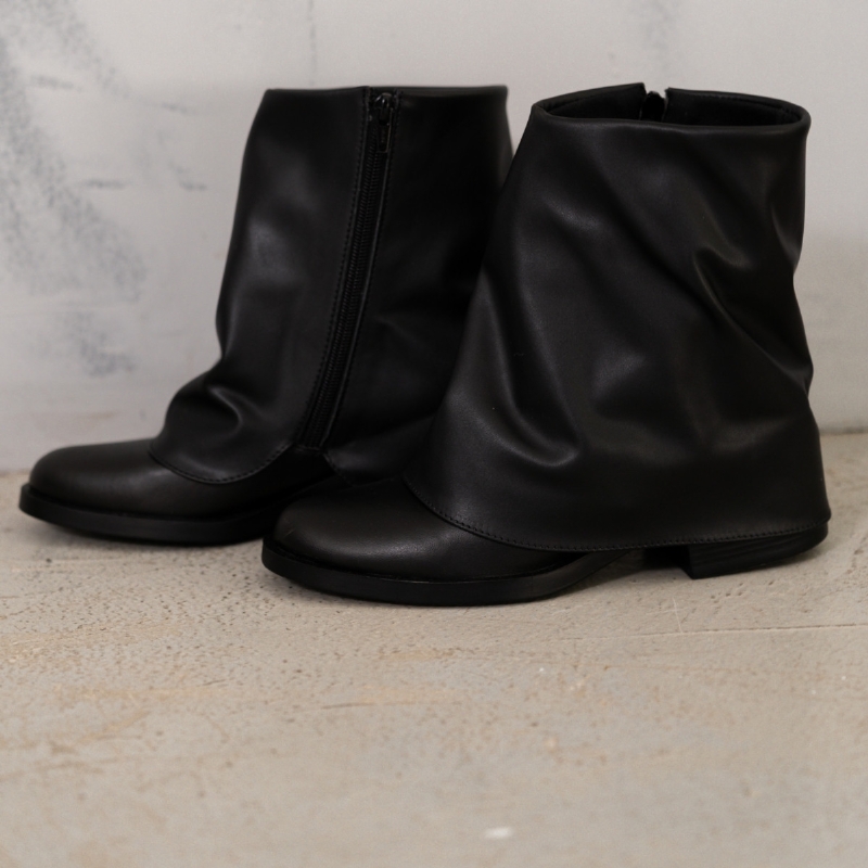 Bota Capa Cano Curto Preto "DEMI" 1732DB