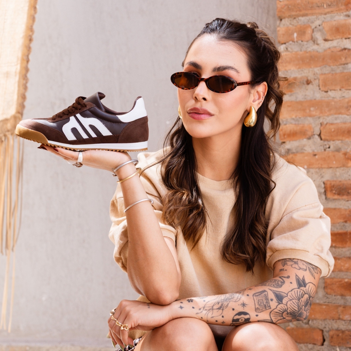 ことね　 7点　BQR87222 Tênis Jogger Feminino Tratorado Marrom 
